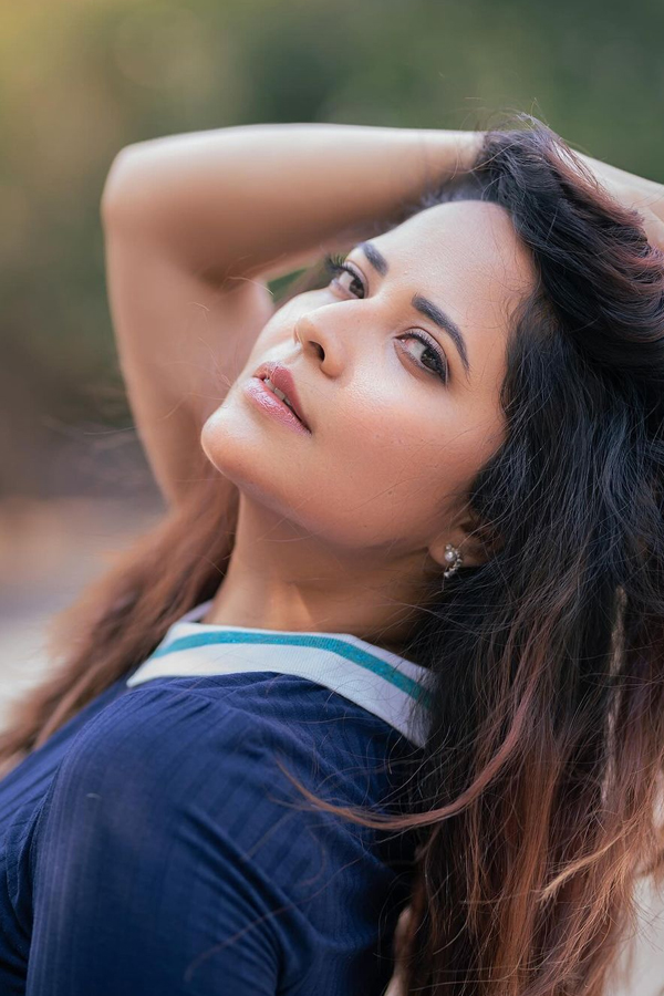 Telugu Anchor Anasuya Bharadwaj Looks Like Inter Girl In Her Latest Post4