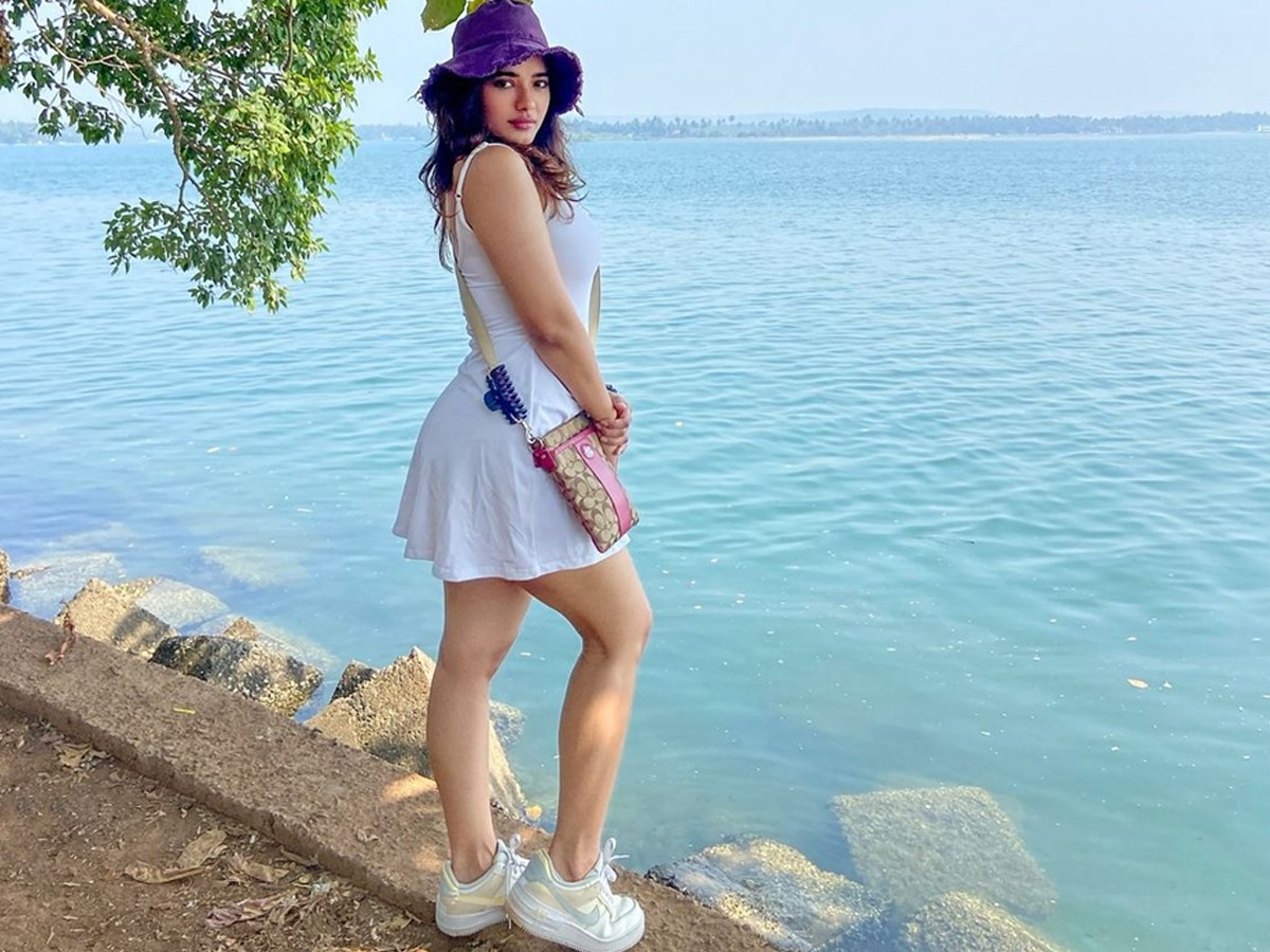 Actress Ketika Sharma Enjoying Her Vacation, Photos Goes Viral1