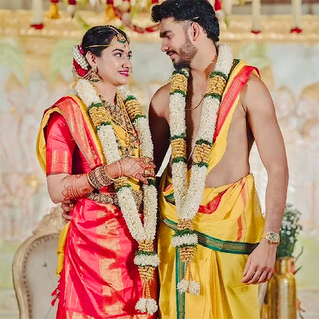 Venkatesh Iyer gets married to Shruti Raghunathan photos go viral2