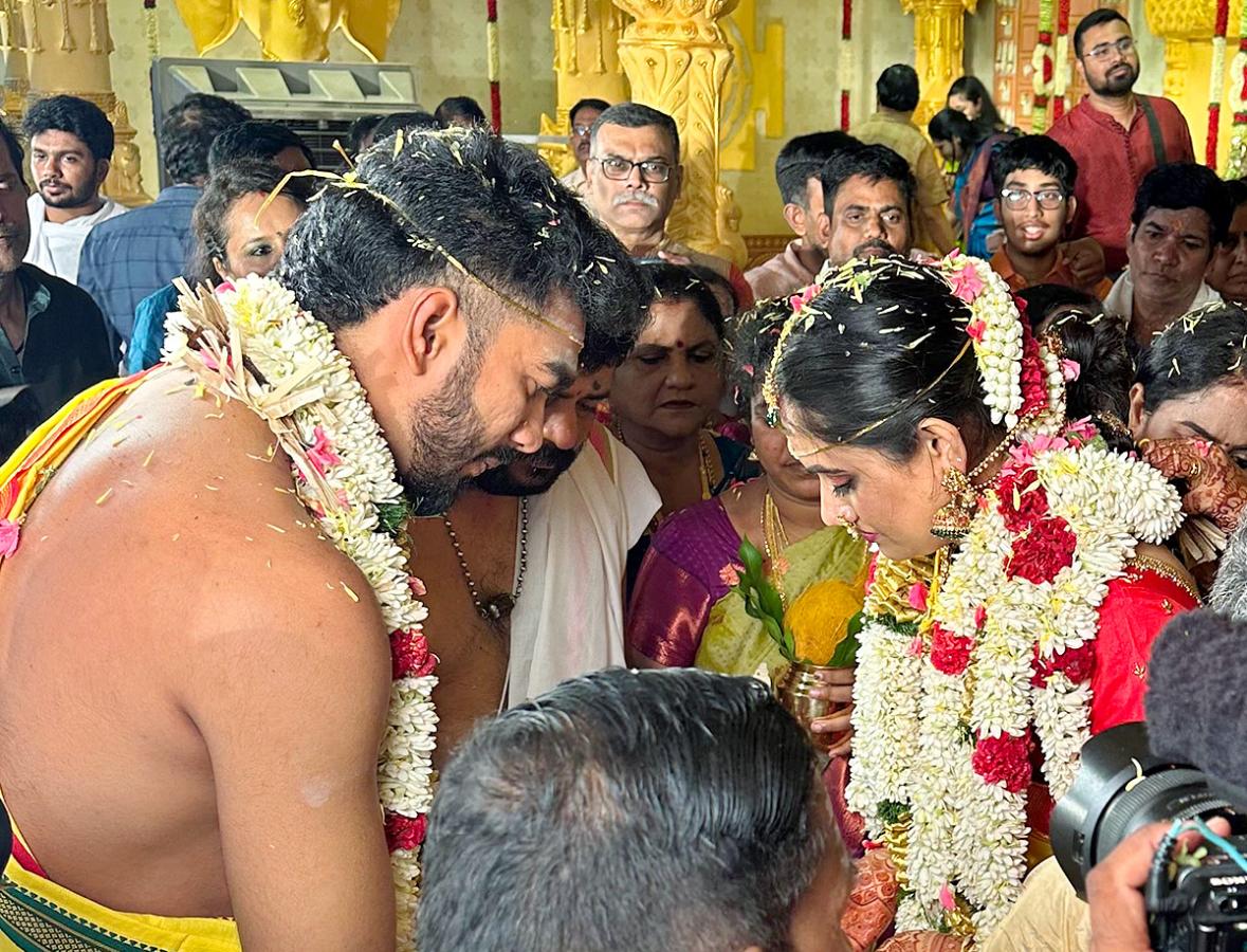 Venkatesh Iyer gets married to Shruti Raghunathan photos go viral5