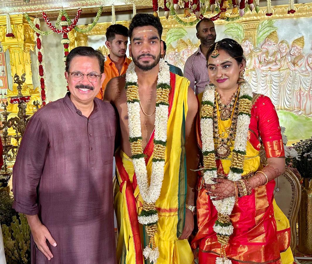 Venkatesh Iyer gets married to Shruti Raghunathan photos go viral6