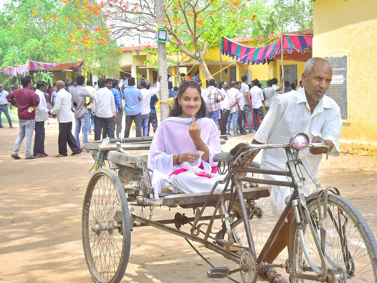 Best Photos of The Day in AP and Telangana Photo Gallery5