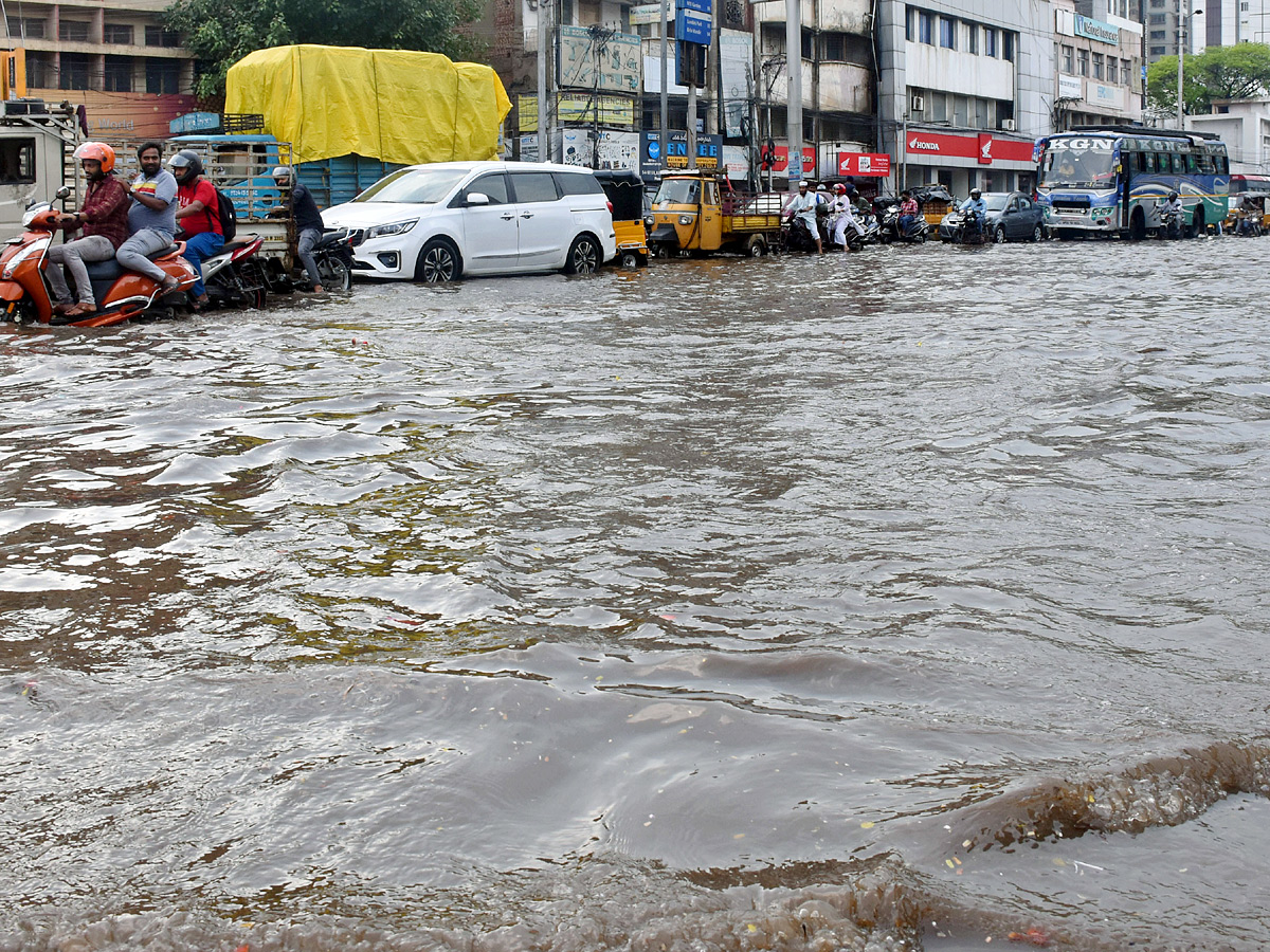 Heavy Rain Lashes Parts of Hyderabad City: Photos12