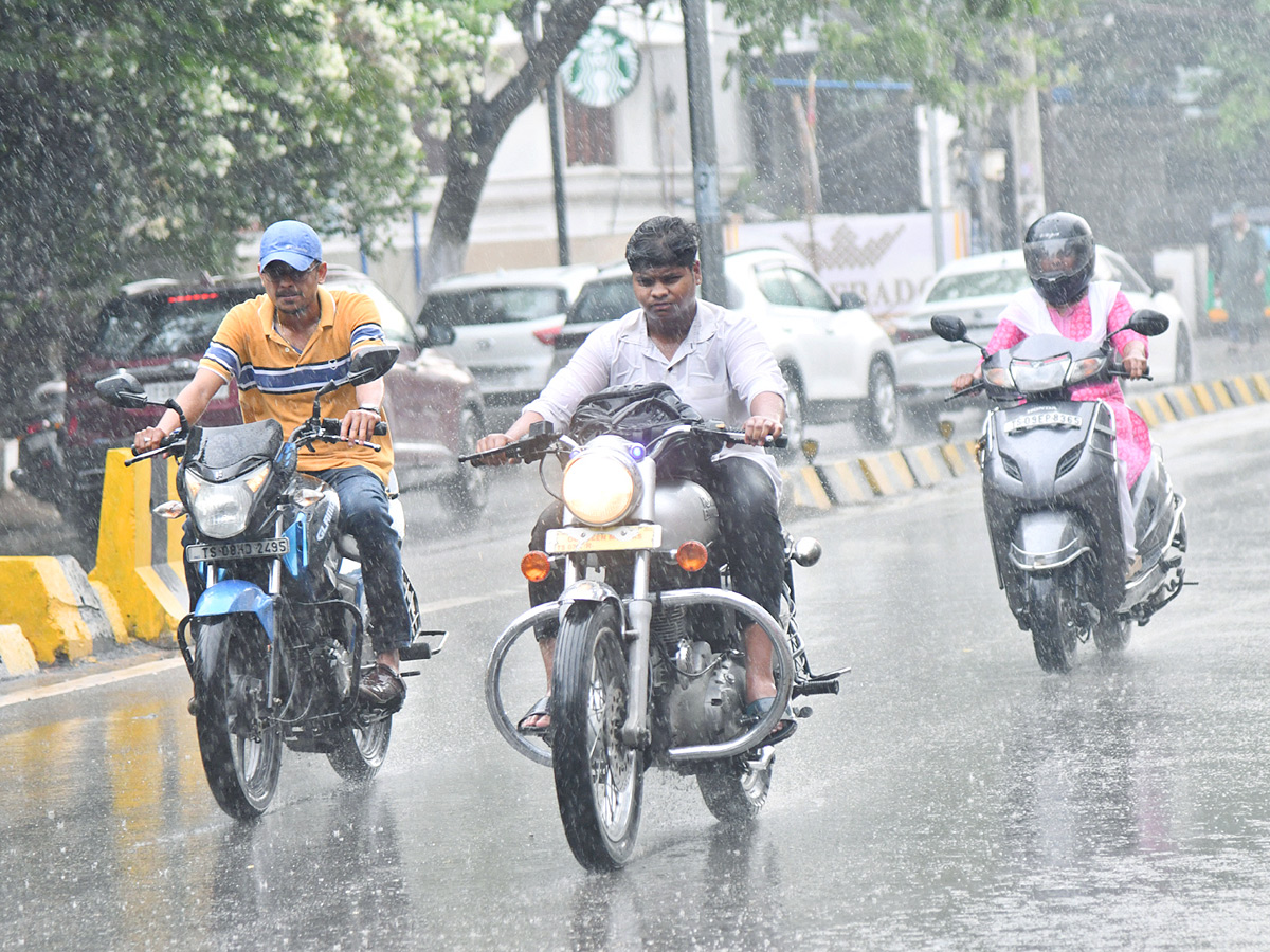 Heavy Rain Lashes Parts of Hyderabad City: Photos18