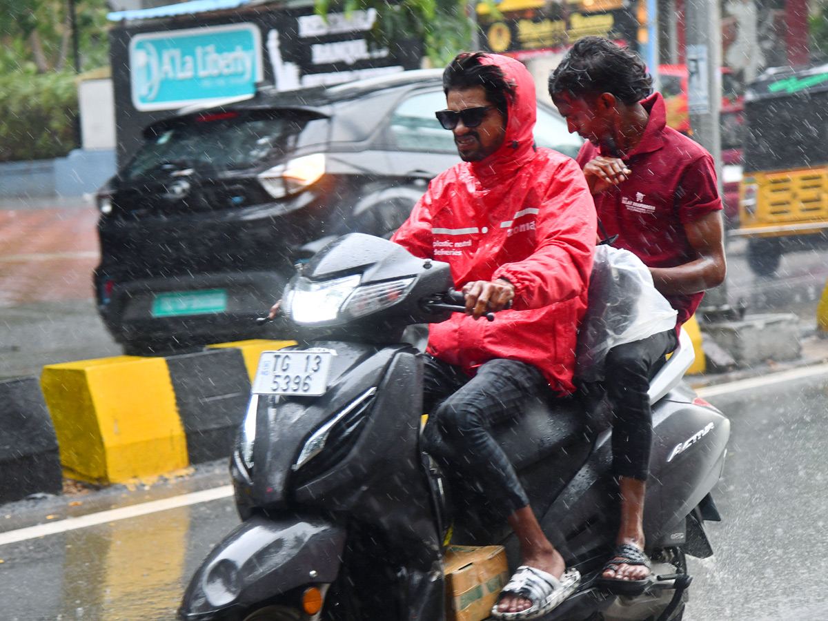 Heavy Rain Lashes Parts of Hyderabad City: Photos19