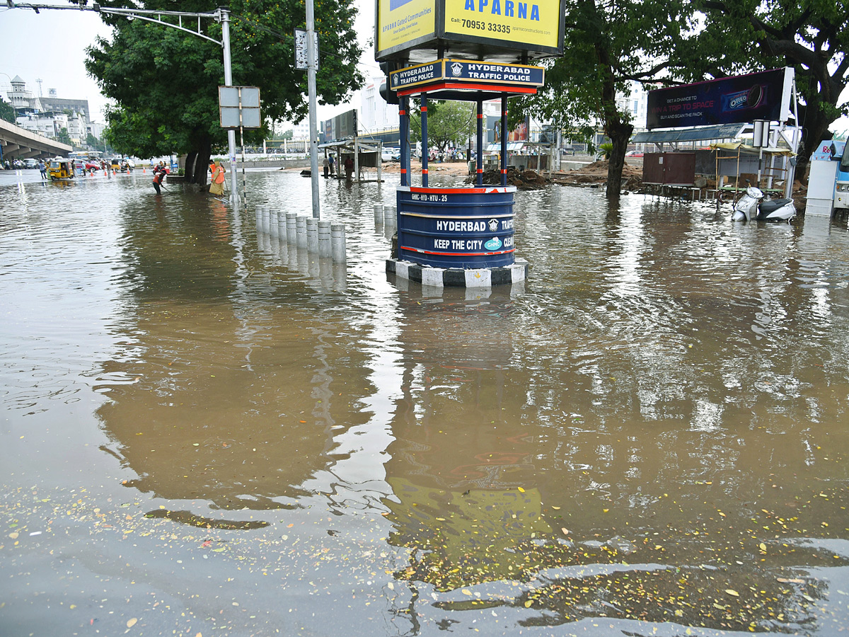 Heavy Rain Lashes Parts of Hyderabad City: Photos4