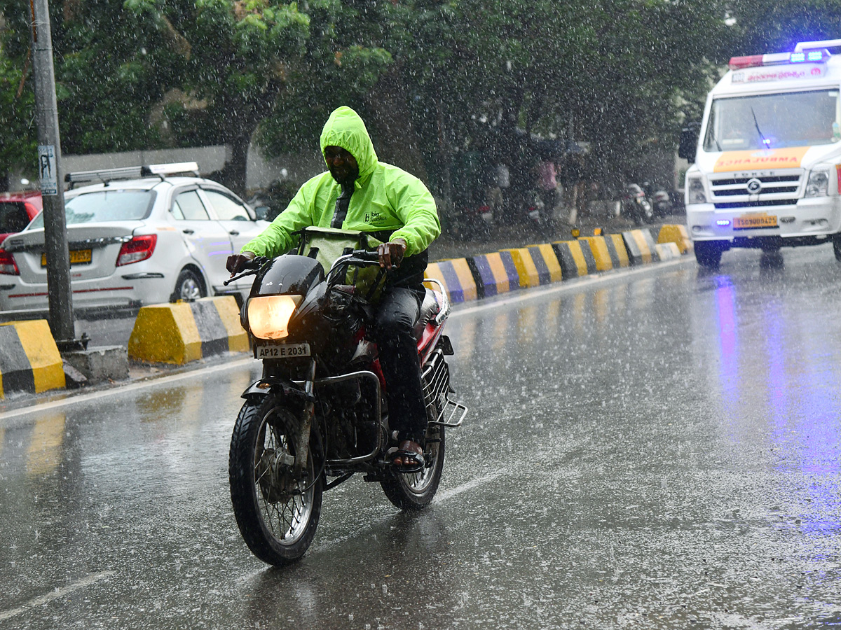 Heavy Rain Lashes Parts of Hyderabad City: Photos22