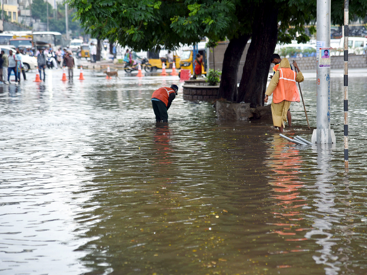 Heavy Rain Lashes Parts of Hyderabad City: Photos5