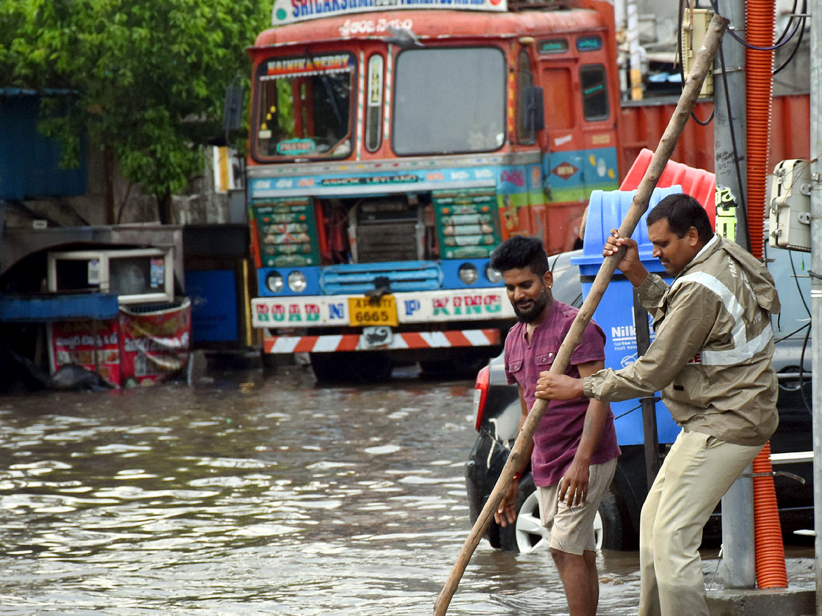 Heavy Rain Lashes Parts of Hyderabad City: Photos8