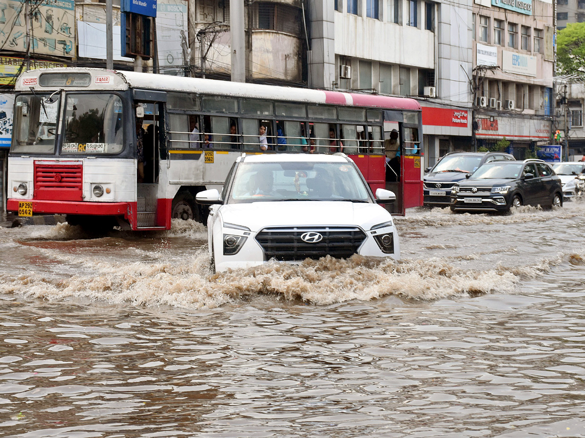 Heavy Rain Lashes Parts of Hyderabad City: Photos9