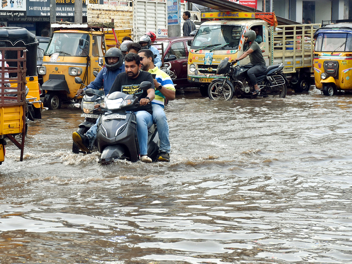 Heavy Rain Lashes Parts of Hyderabad City: Photos11