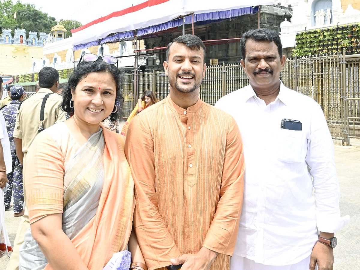 Mayank Agarwal Visits Tirumala Along With Family: Photos2