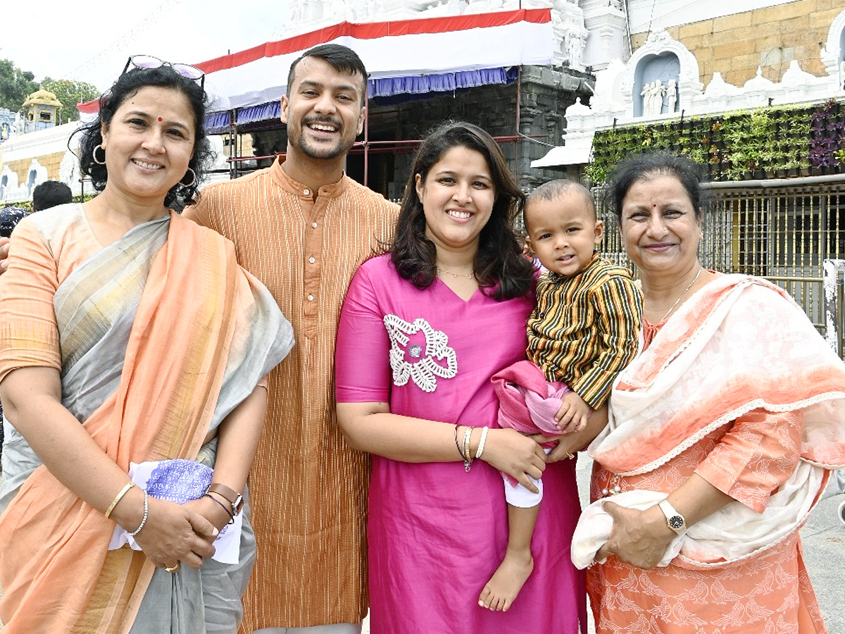 Mayank Agarwal Visits Tirumala Along With Family: Photos4