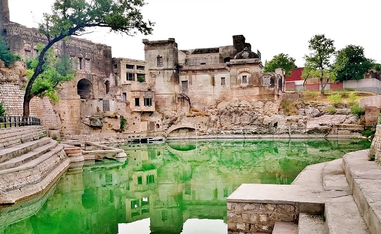 Popular Hindu Temples In Pakistan Photos4