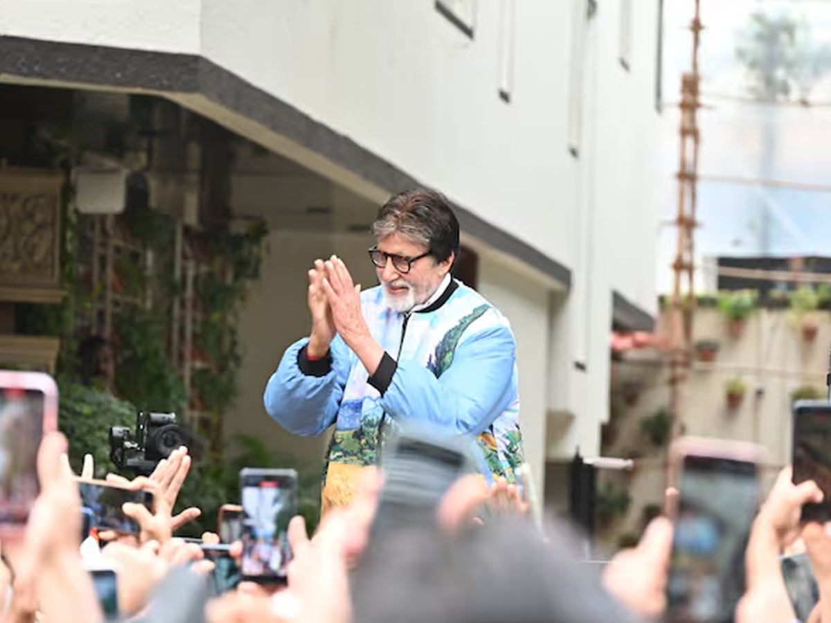 Big B Saw Kalki 2898 AD With His Son Abhishek Bachchan Photos Goes Viral7