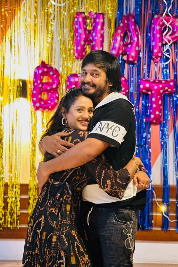 Bigg Boss Keerthi Keshav Bhat Celebrates Boyfriends Birthday Photos Goes Viral2