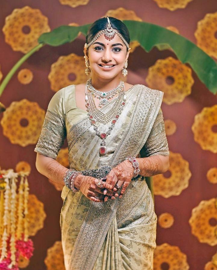 Meera Nandan Ties The Knot With Sreeju In Guruvayoor Temple Kerala Photos17