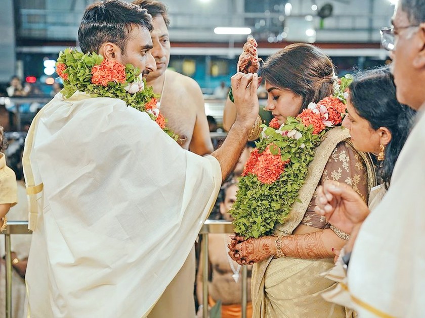 Meera Nandan Ties The Knot With Sreeju In Guruvayoor Temple Kerala Photos28