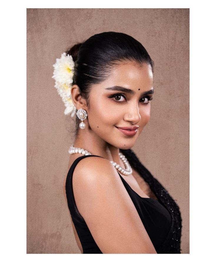 Anupama Parameswaran Latest Black Saree Photos Goes Viral On Instagram6