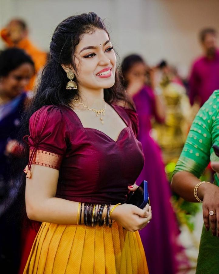 Malayalam TV Actress Devi Nanda Traditional Wear Photos Goes Viral On Social Media2