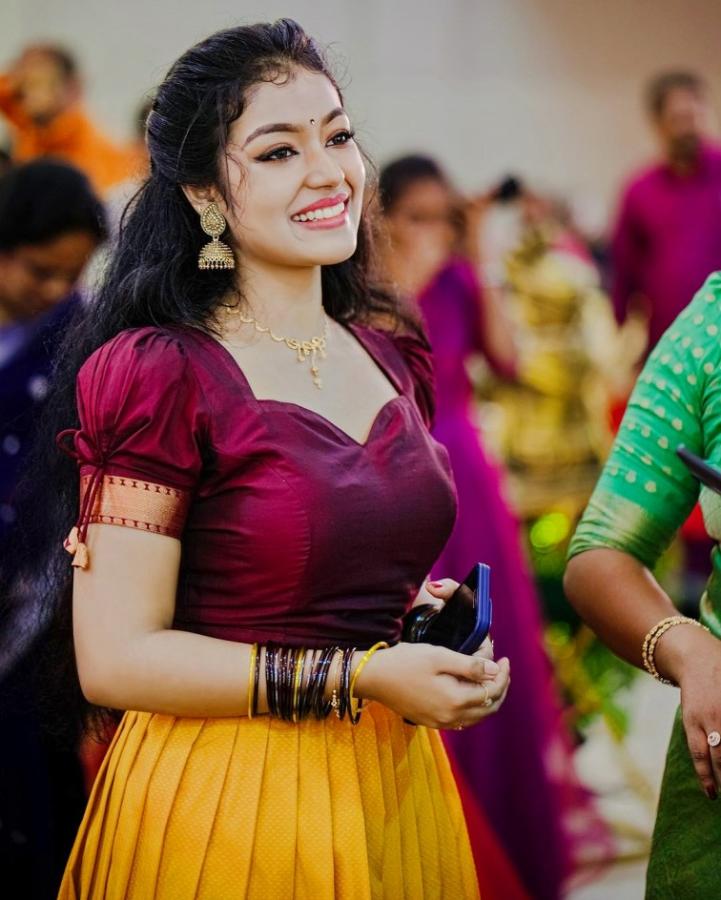 Malayalam TV Actress Devi Nanda Traditional Wear Photos Goes Viral On Social Media3