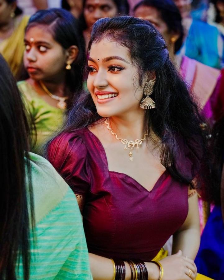 Malayalam TV Actress Devi Nanda Traditional Wear Photos Goes Viral On Social Media4