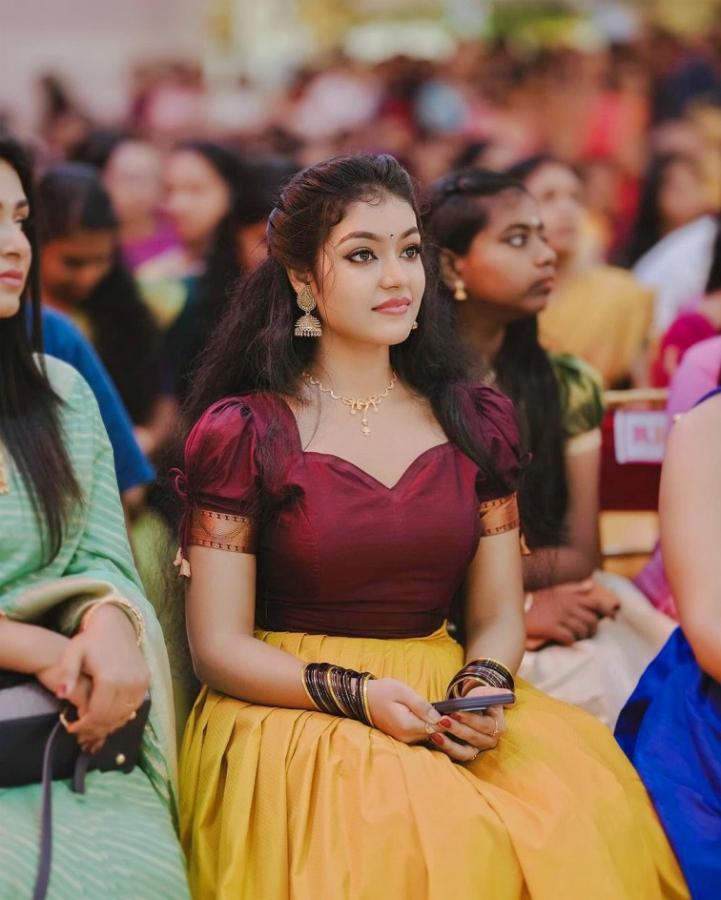 Malayalam TV Actress Devi Nanda Traditional Wear Photos Goes Viral On Social Media5