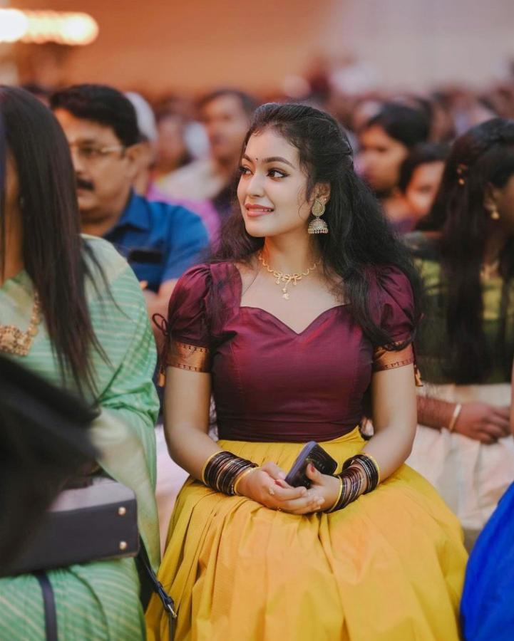 Malayalam TV Actress Devi Nanda Traditional Wear Photos Goes Viral On Social Media7