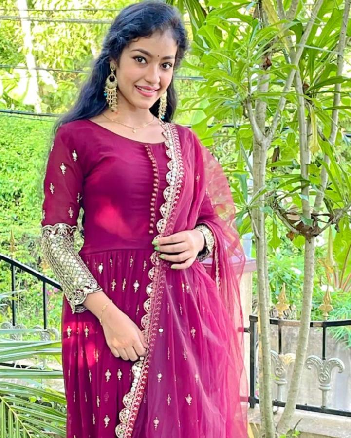 Malayalam TV Actress Devi Nanda Traditional Wear Photos Goes Viral On Social Media10