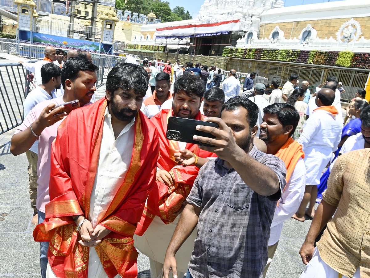 Producer Suresh Babu Visit to Tirumala Photos11