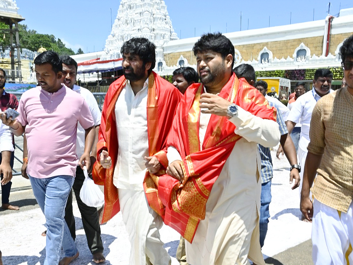 Producer Suresh Babu Visit to Tirumala Photos13