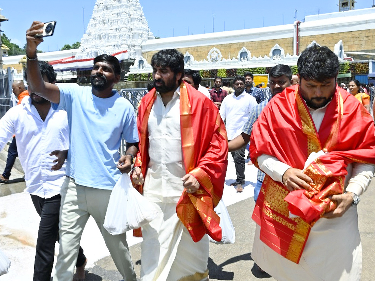 Producer Suresh Babu Visit to Tirumala Photos14