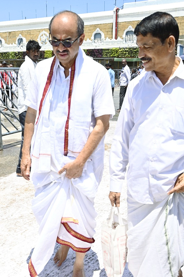 Producer Suresh Babu Visit to Tirumala Photos5