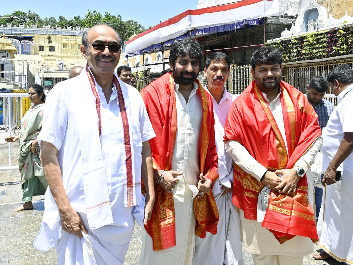 Producer Suresh Babu Visit to Tirumala Photos1