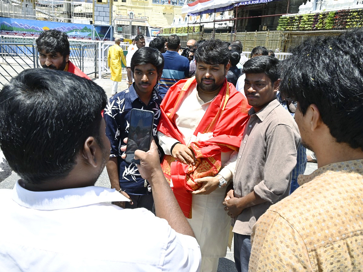 Producer Suresh Babu Visit to Tirumala Photos9