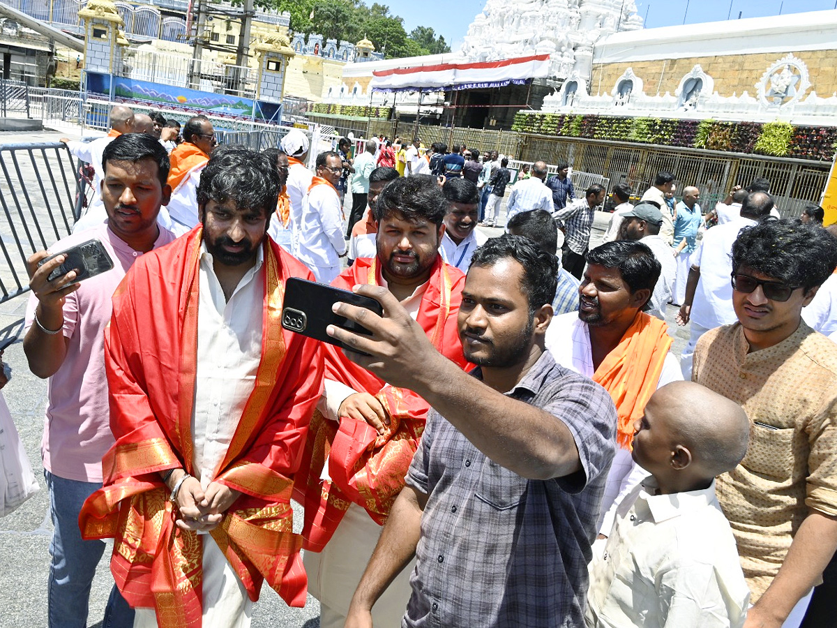 Producer Suresh Babu Visit to Tirumala Photos10