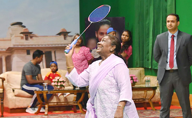 President Murmu Plays Badminton With Saina Nehwal At Rashtrapati Bhavan Photos1