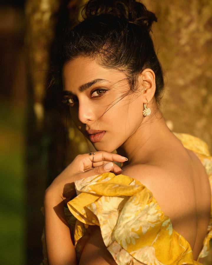 Indian Actress Aishwarya Lekshmi Latest Photos Goes Viral In Social Media4