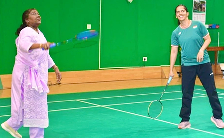 President Murmu Plays Badminton With Saina Nehwal At Rashtrapati Bhavan Photos3