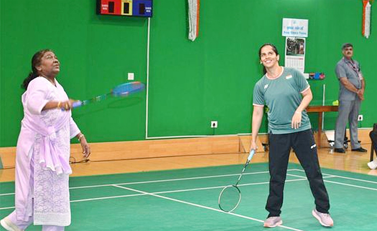 President Murmu Plays Badminton With Saina Nehwal At Rashtrapati Bhavan Photos5