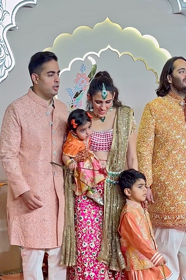 Celebreties Attend Anant Ambani and Radhika Merchant Wedding Photos23