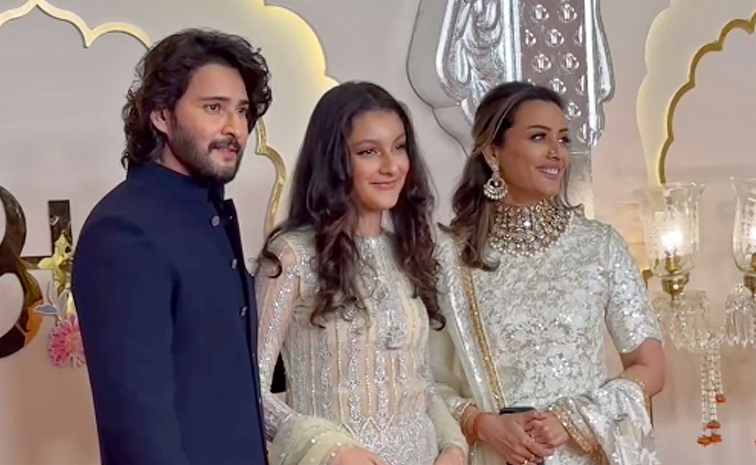 Celebreties Attend Anant Ambani and Radhika Merchant Wedding Photos29