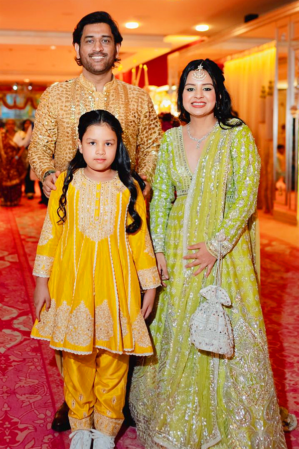 Celebreties Attend Anant Ambani and Radhika Merchant Wedding Photos34