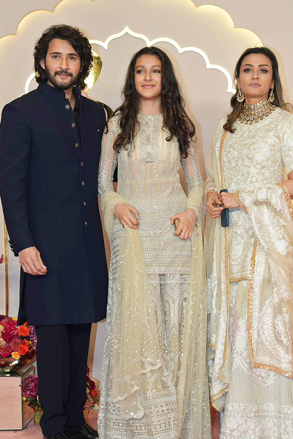 Celebreties Attend Anant Ambani and Radhika Merchant Wedding Photos2