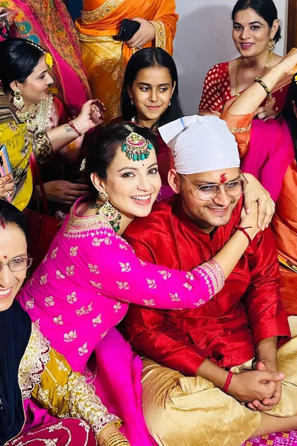 Actress Kangana Ranaut At Her Brothers Wedding Ceremony Photos Viral2