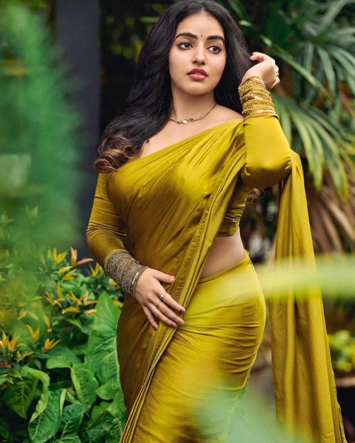 Indian Actress Malavika Menon Latest Photos Goes Viral3