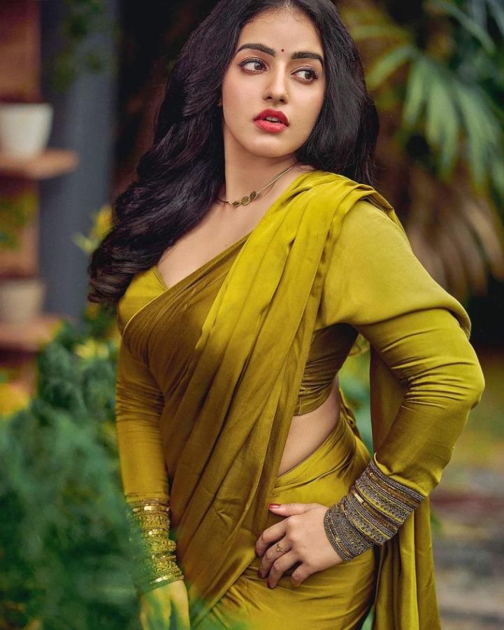 Indian Actress Malavika Menon Latest Photos Goes Viral8