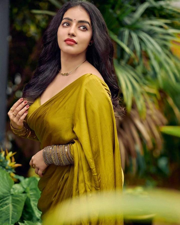 Indian Actress Malavika Menon Latest Photos Goes Viral9