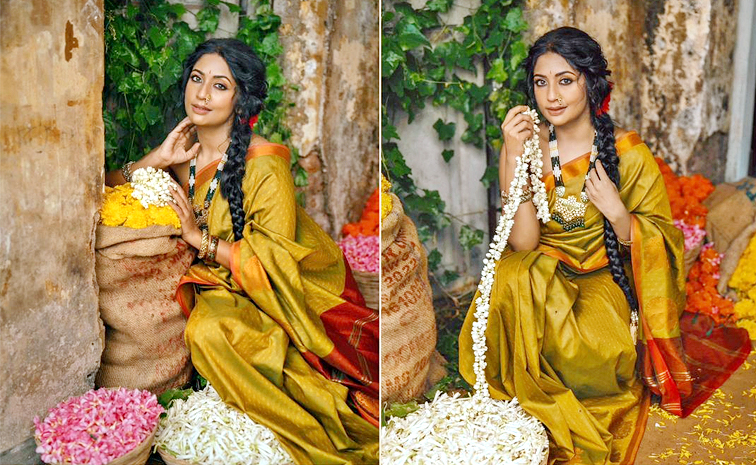 Indian Actress Navya Nair Traditional Saree Photoshoot Goes Viral In Social Media1