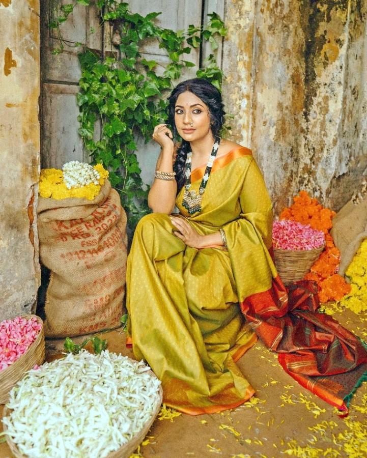 Indian Actress Navya Nair Traditional Saree Photoshoot Goes Viral In Social Media5